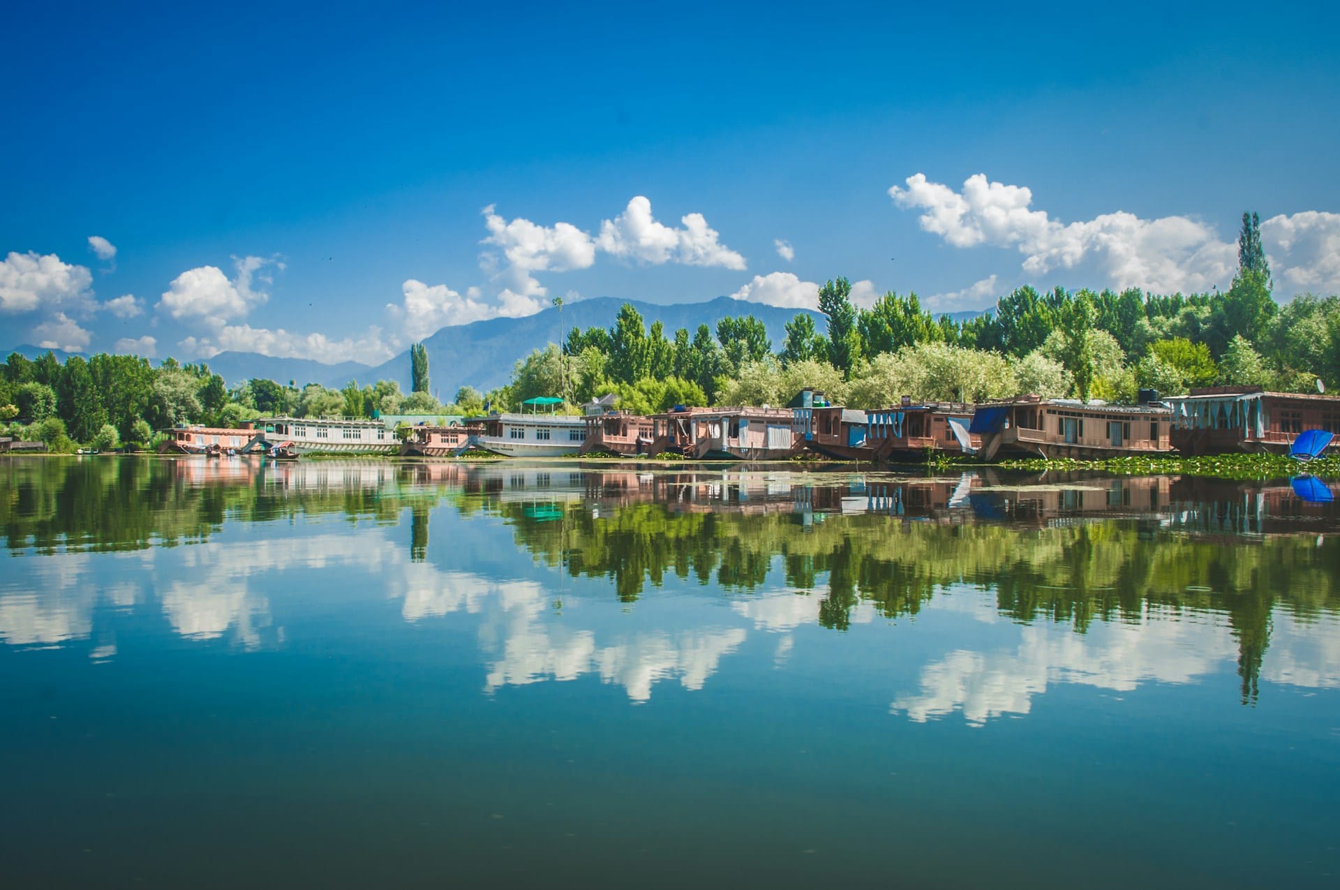 Kashmir 4 Nights / 5 Days Tour Package