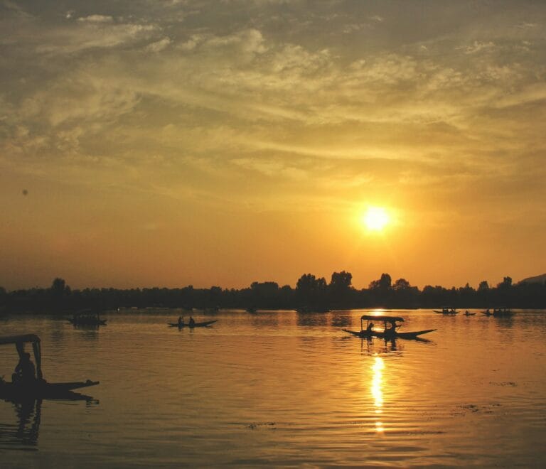 Kashmir 6 Nights / 7 Days Tour Package